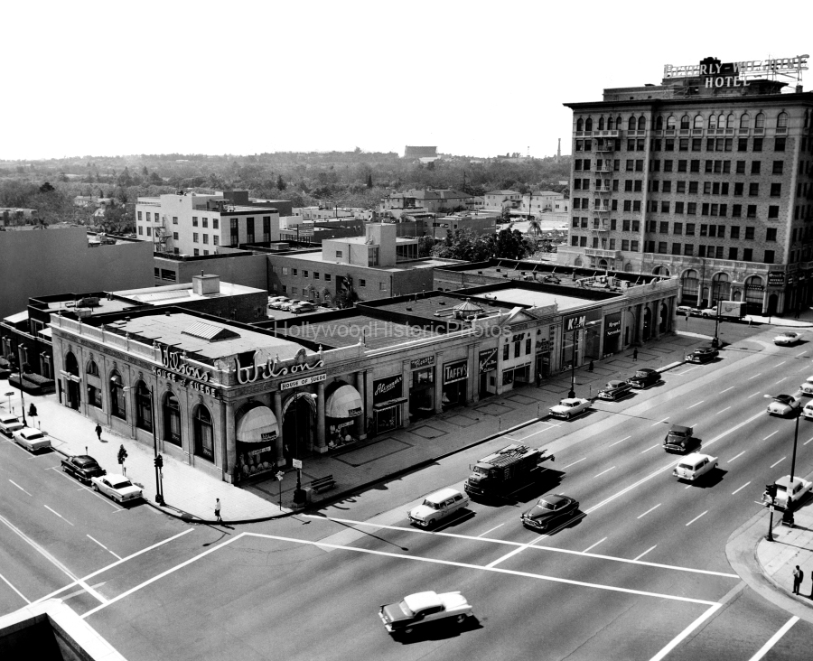 Beverly Hills 1957 Wilshire Blvd and Beverly Dr.jpg